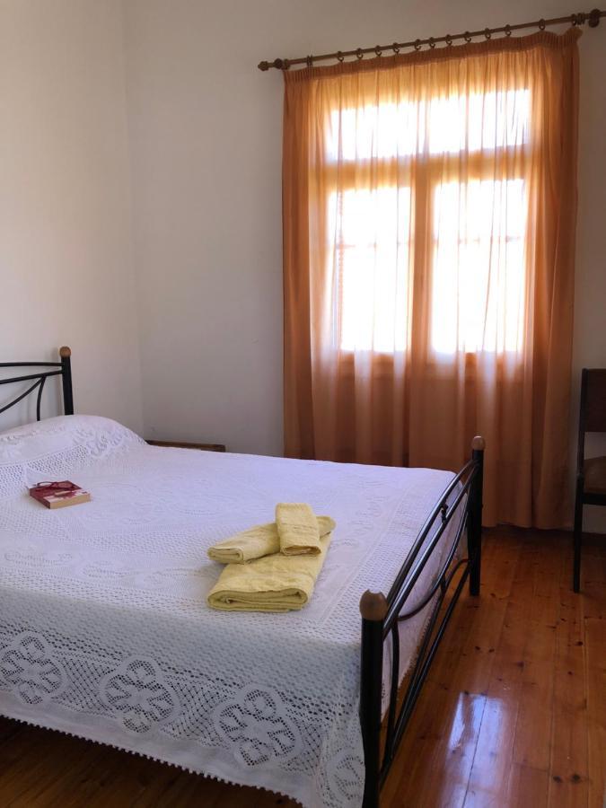Martha IV Apartment Amaliada Bagian luar foto