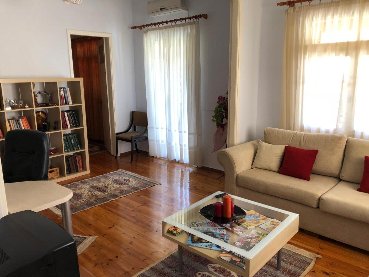 Martha IV Apartment Amaliada Bagian luar foto